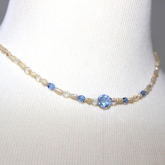 Handmade Women's Pearl & Beaded Necklace Handcrafted - Picture 2 of 9